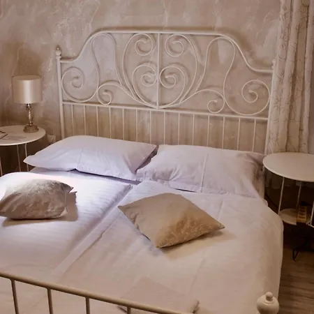 Luxury Lidija